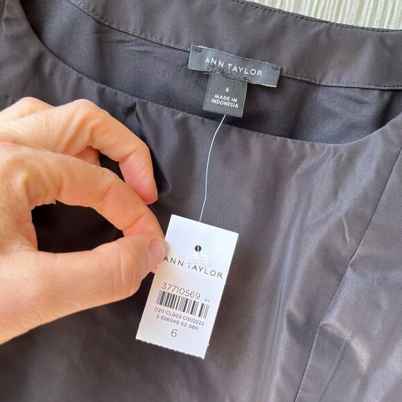 Ann Taylor Black Structured Crop Top, Size 6, NWT - Picture 2 of 10